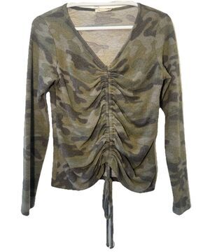 Love Wins Camo Ruched Long Sleeve Top Women’s Medium V-Neck Tie Front